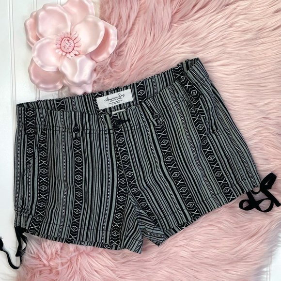 American Rag Black & White Geometric print shorts - Picture 1 of 7